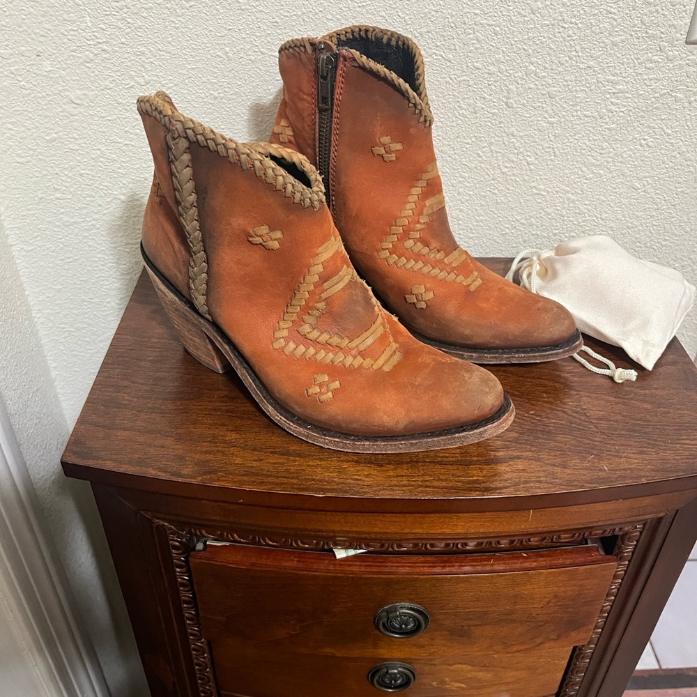 LIBERTY Black Tan Western Ankle Boots
